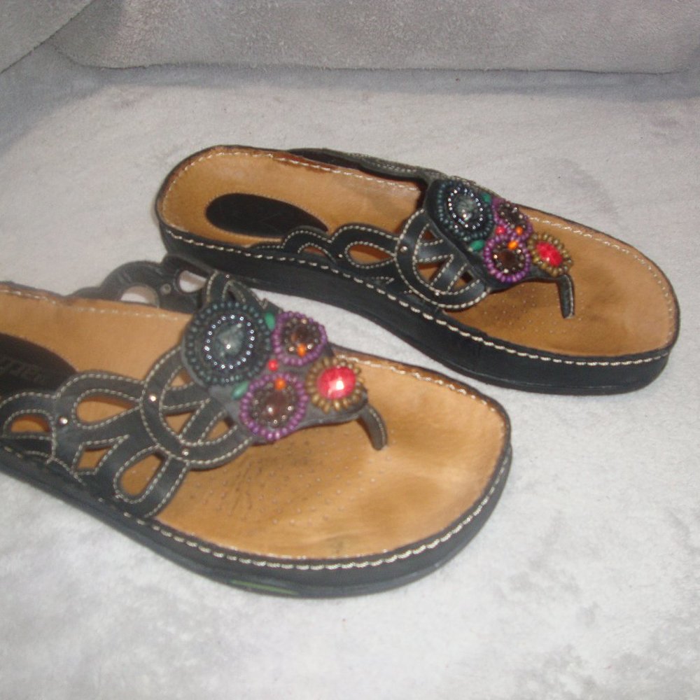Earth Freesia black  jeweled leather flip flop size 8